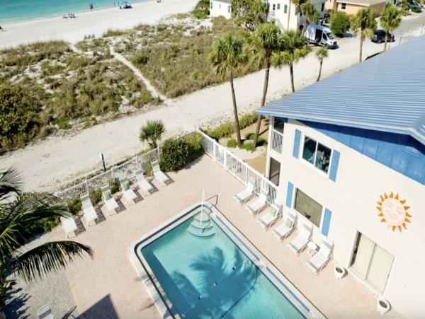 Holmes Beach 2 Bedroom Beach Front Vacation Rental Sleeps 4